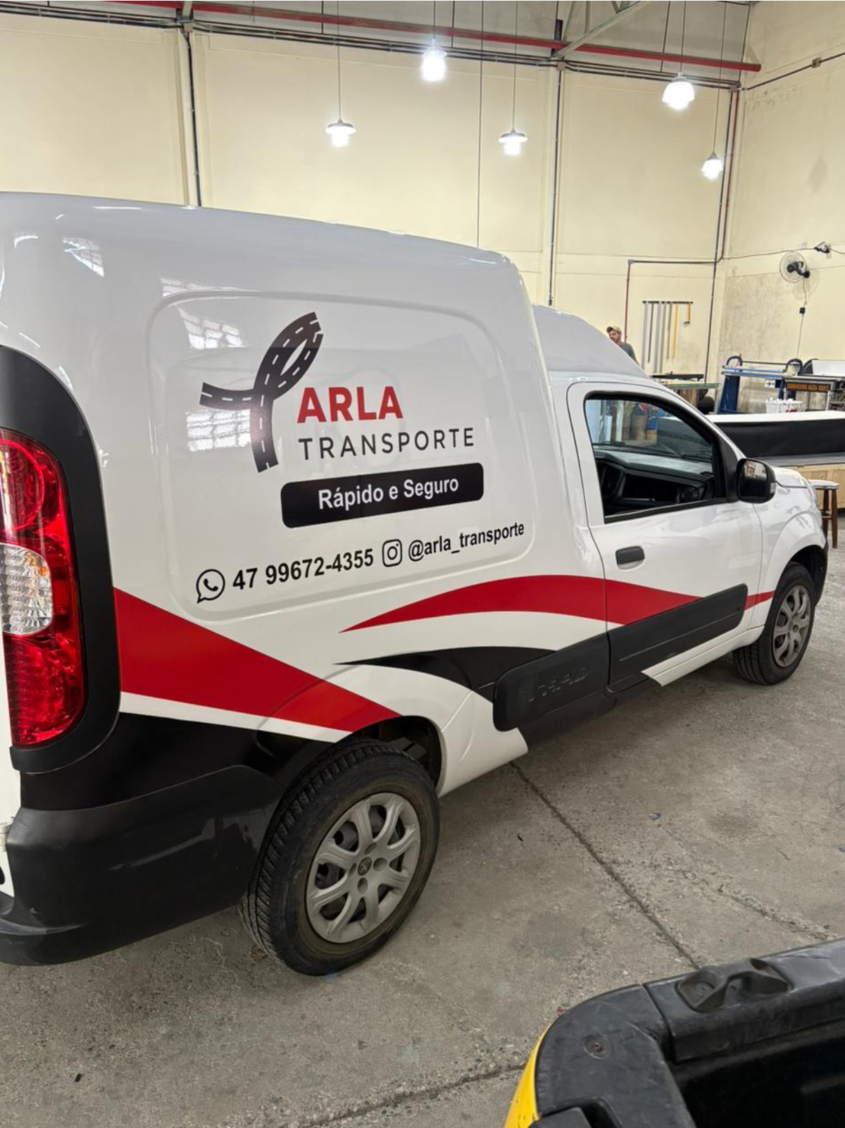 Van personalizada Arla Transporte