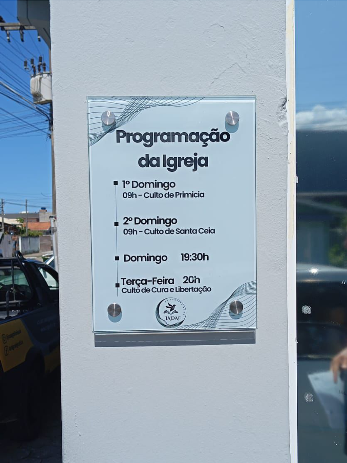 Placa em acrílico com programação de igreja